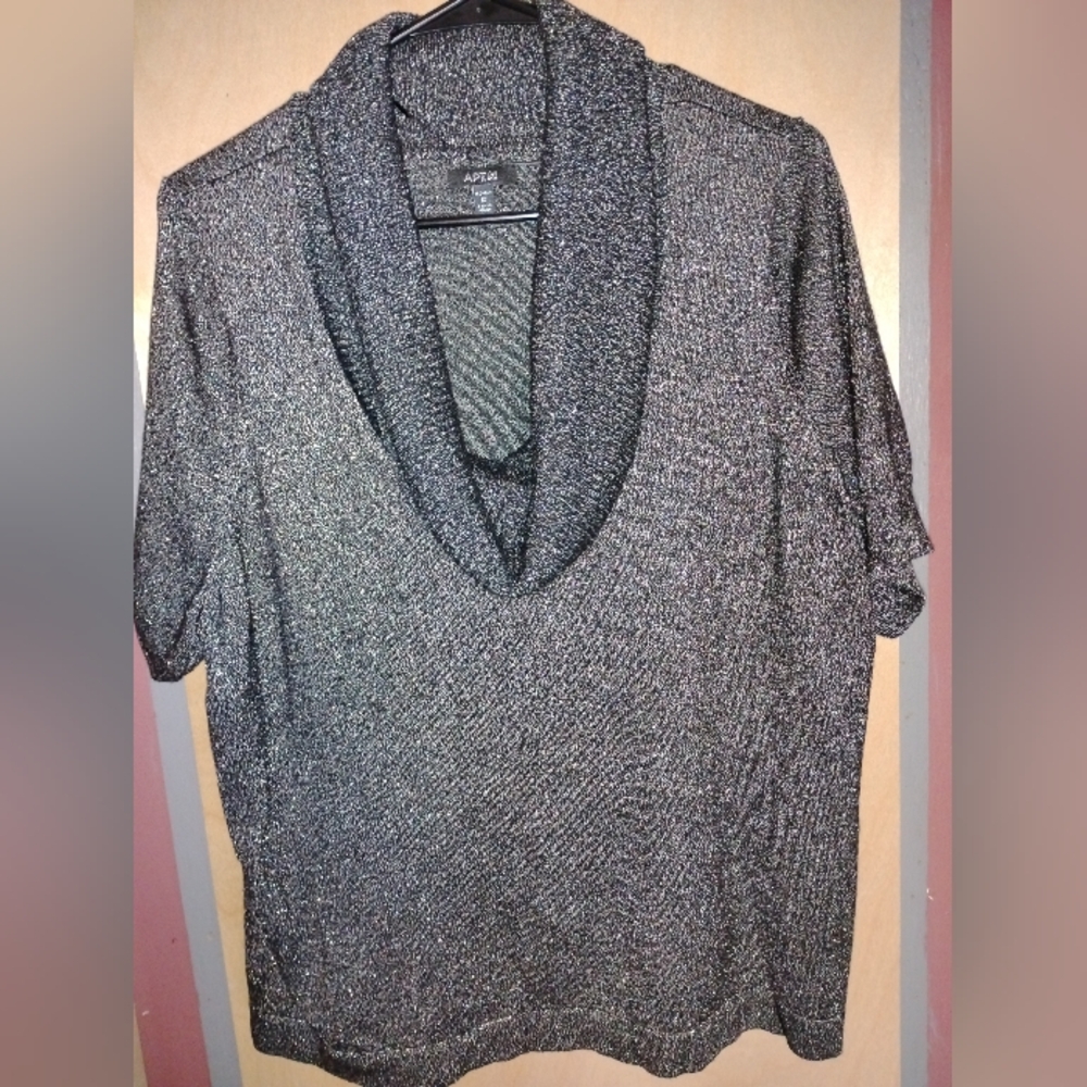 1x Black With Gold Sparkle Apt.9 Women's Sweater